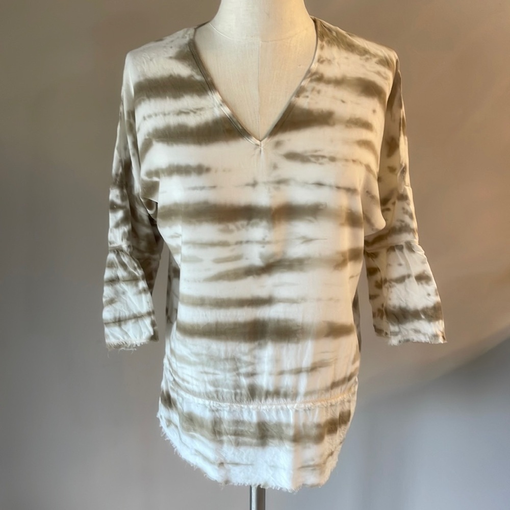 XCVI RAYON 3/4 sleeve tie dye blouse / top V neck raw edges boho stretch back M